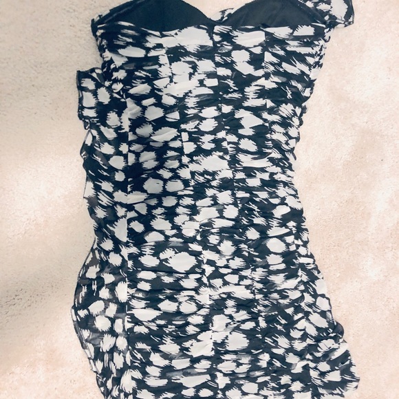 Woman’s dress - Picture 2 of 4